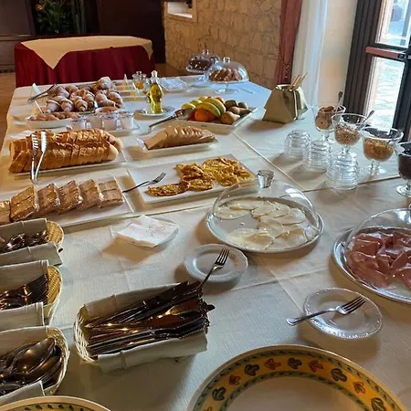 Feudo Bauly فندق 4*