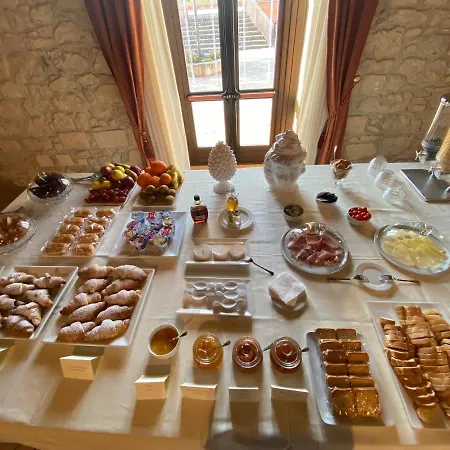 Feudo Bauly فندق بالاتسولو أكريدي